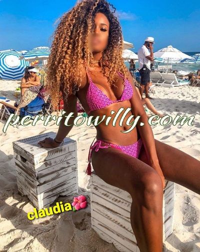 NUEVA EN SEVILLA CHICA ESPECTACULAR INDEPENDIENTE «DEVÓRAME» (5 FOTOS)