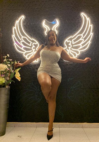 EN ECIJA ALAYA CHICA ENCANTADORA DE 29 AÑOS (4 FOTOS)