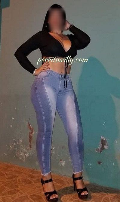 CAMILA 29 AÑOS «ACABO DE LLEGAR A SEVILLA Y QUIERO QUEDAR CON GENTE PARA PASARLO SUPER» (4 FOTOS)