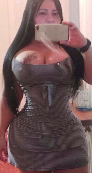 SOY ERIKA UNA CHICA VOLUPTUOSA CON BUEN ROLLO (9 FOTOS)