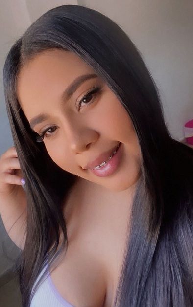 EN BORMUJOS ROXANA 19 AÑOS