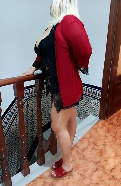 EN LOS PALACIOS ELI SEVILLANA «SOY UNA MADURITA RUBIA CURVY» (7 FOTOS)