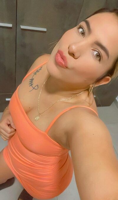 DAYANA 24 AÑOS «SOY UNA CHICA ESPONTANEA Y CARIÑOSA» (1 VIDEO Y 8 FOTOS)