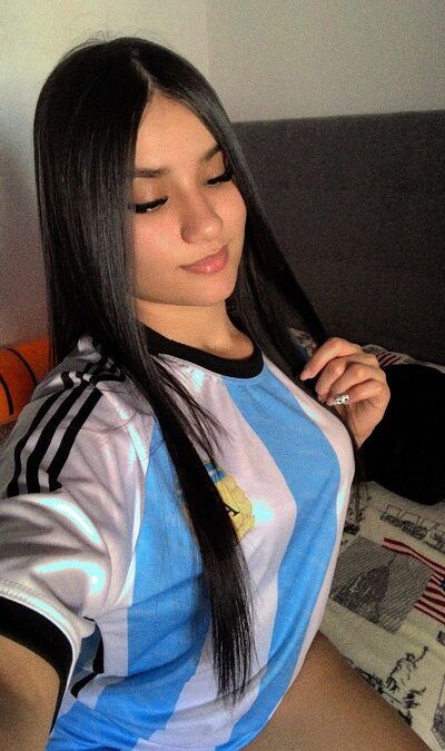 ANGELICA 19 AÑOS (3 VÍDEOS Y 14 FOTOS)