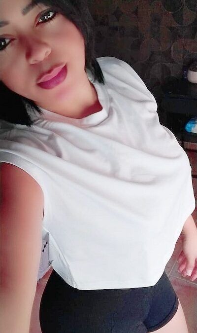 EN BORMUJOS NICOL 38 AÑOS «SOY UNA MUJER SUPER CARIÑOSA Y DIVERTIDA» (9 FOTOS)