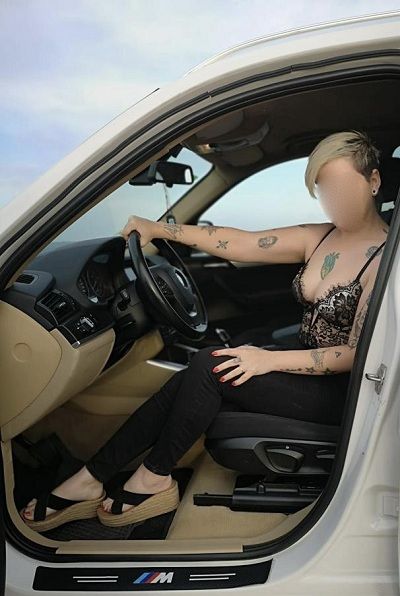 SOY DANIELA UNA CHICA ESPAÑOLA QUE QUIERE PASAR RATOS MUY AGRADABLES (4 FOTOS)