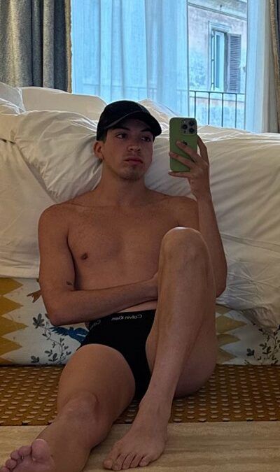 ARIEL CHICO ARGENTINO 25 AÑOS «DE VISITA EN SEVILLA» (9 FOTOS)