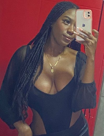 EN BORMUJOS TATIANA 22 AÑOS (4 FOTOS)