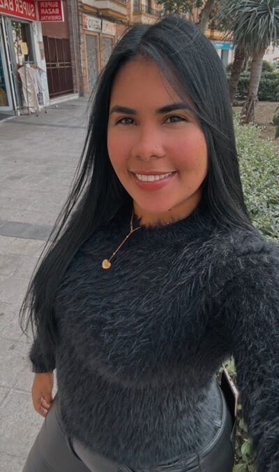 EN GINES PAULA «SOY UNA CHICA RISUEÑA Y AMABLE» (5 FOTOS)
