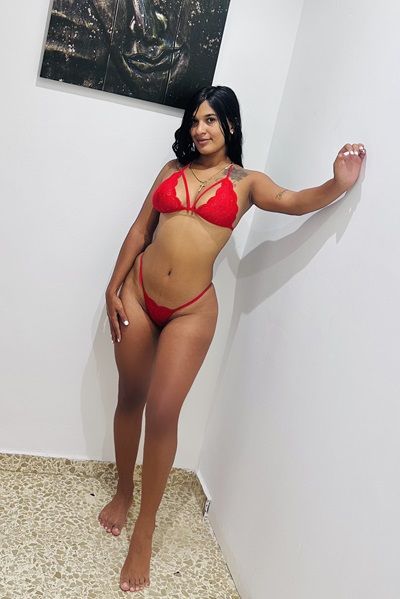 EN GINES LAURA «SOY UNA CHICA MUY AMOROSA»