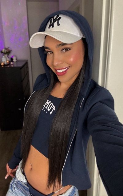 TRANSEXUAL KENDALL GUAPISIMA Y MUY FEMENINA (9 FOTOS)