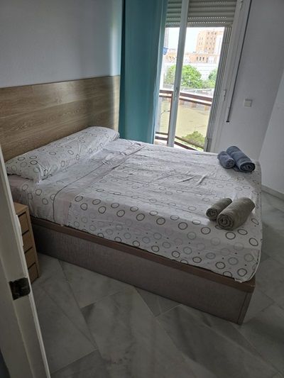 ALQUILO ESTUPENDO APARTAMENTO PARA UNA CHICA (10 FOTOS)