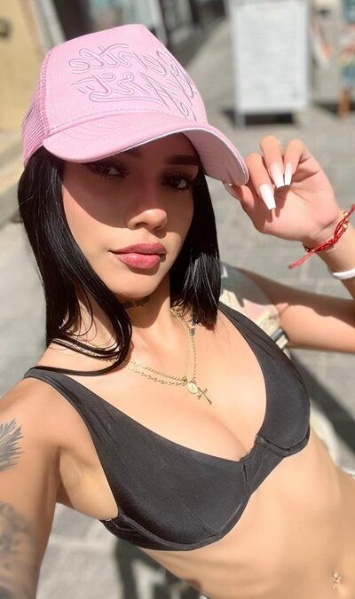 ZAMY SMITH 20 AÑOS «SOY UNA CHICA COLOMBIANA DE VISITA EN SEVILLA» (10 FOTOS)