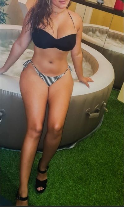 OLIVIA MASAJISTA SEVILLANA (3 FOTOS)