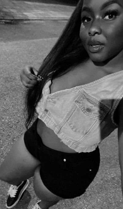 EN SAN JUAN DE AZNALFARACHE DULCE MORENITA 20 AÑOS