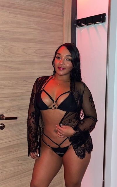 EN BORMUJOS JHOANA 24 AÑOS «SOY UNA CHICA SUPER DIVERTIDA»