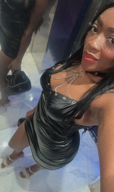 ALEJANDRA 21 AÑOS «SOY UNA MORENITA MUY ATENTA» (7 FOTOS)