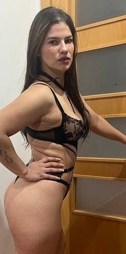 EN ALCALA DE GUADAIRA CARLA (5 FOTOS)