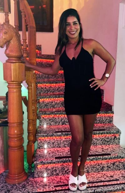 EN ALCALA DE GUADAIRA LARA «SOY UNA CHICA ELEGANTE Y MUY POTENTE» (7 FOTOS)