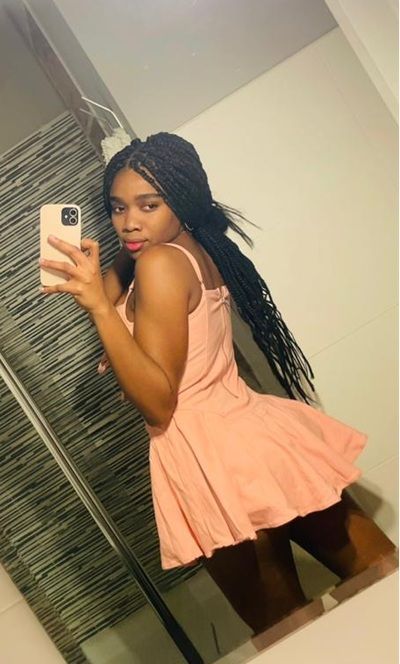 EN GINES PAMELA «SOY UNA MORENITA ELEGANTE QUE BUSCA DIVERSION» (4 FOTOS)