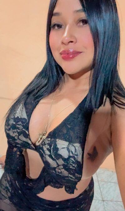 EN MAIRENA DEL ALJARAFE ANGELICA 20 AÑOS (3 FOTOS)