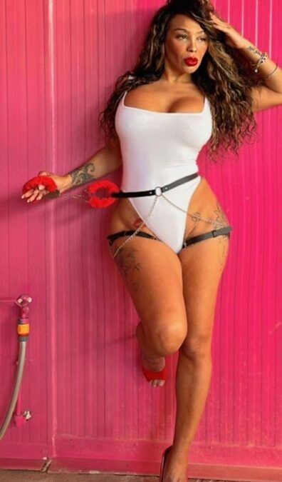 EN EL ALJARAFE CHANTAL ITALIANA 28 AÑOS (7 FOTOS)