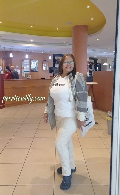 KARLA 50 AÑOS «SOY UNA MUJER MADURITA MEGA CARIÑOSA» (8 FOTOS)