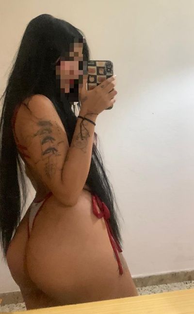 MIA 19 AÑOS «SOY UNA CHICA VENEZOLANA DE VISITA EN SEVILLA» (8 FOTOS)